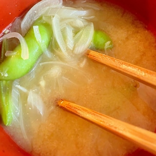 冷凍枝豆と玉ねぎの味噌汁